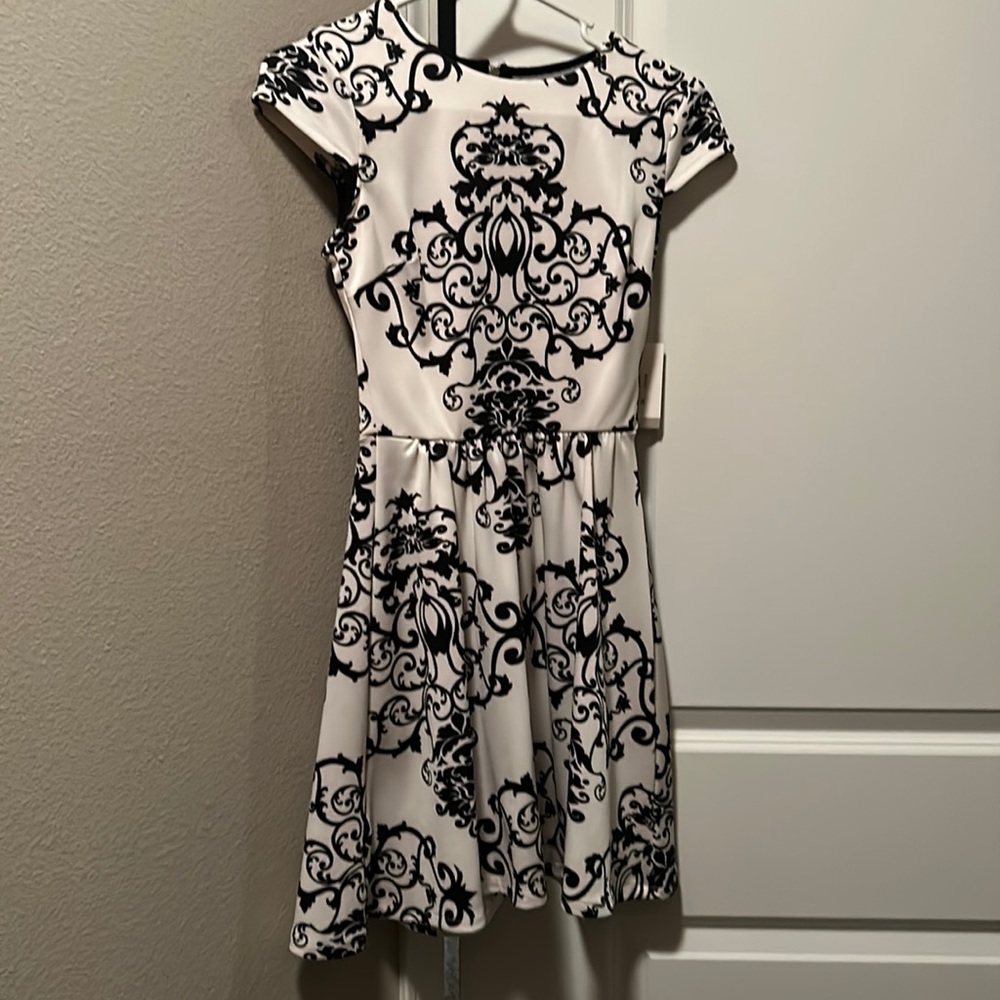 Paisley cream/black print dress. NWT $69